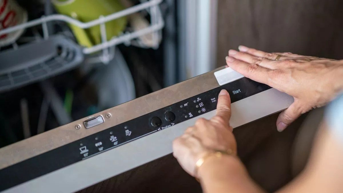 Troubleshooting Natural Detergent Dishwasher Problems for Cleaner Dishes